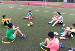 年齡小的孩子參加足球夏令營有什么意義？