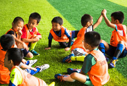 孩子們通過足球夏令營能獲得什么？