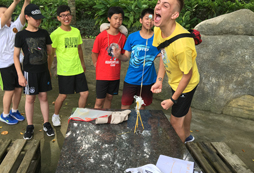 暑期足球夏令營負責接送中學生嗎