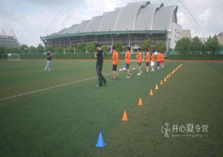 如何為愛(ài)好運(yùn)動(dòng)的孩子們選擇足球夏令營(yíng)？