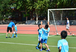 屬于3-18歲少年兒童的足球運(yùn)動(dòng)夏令營(yíng)