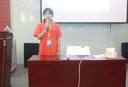 正在進(jìn)行演講的學(xué)員